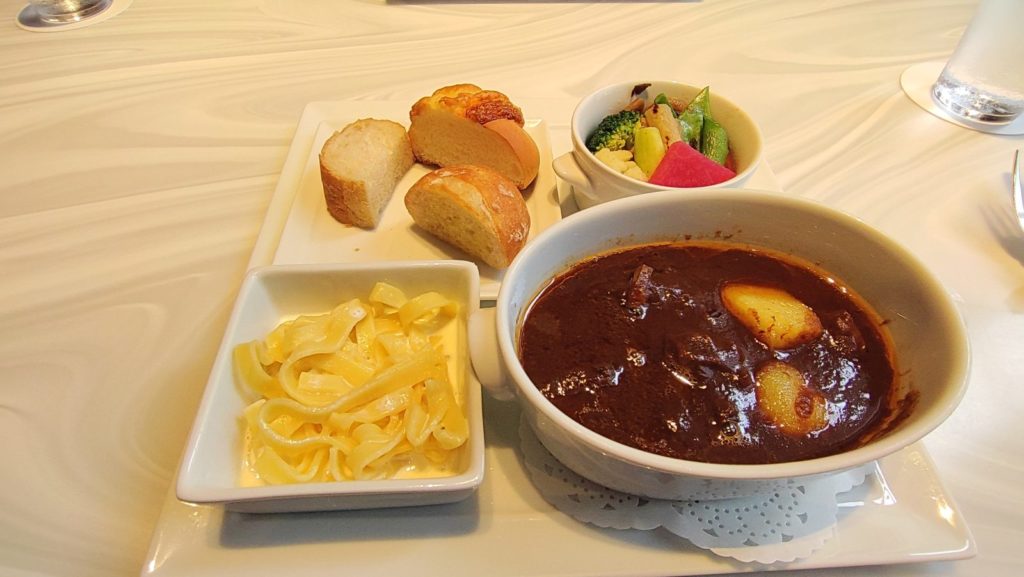 ビーフシチュー(パン選択)