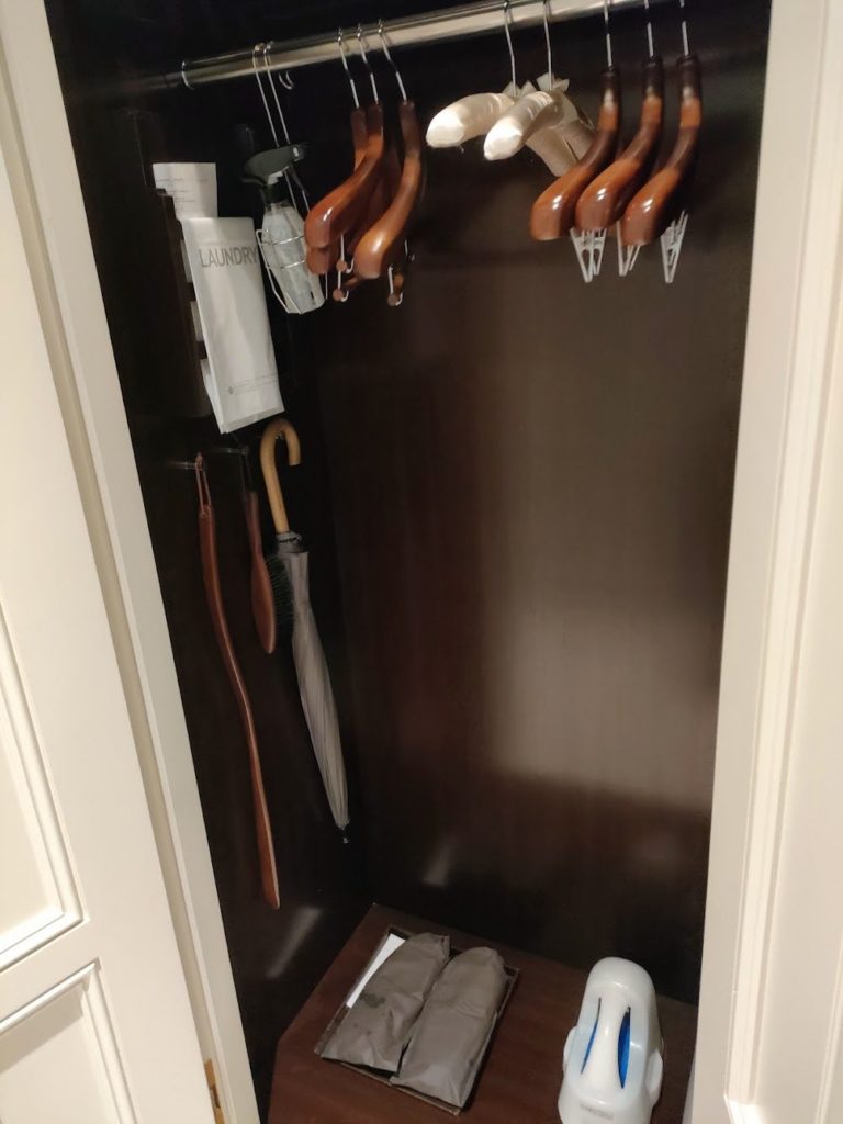 開閉式のクローゼット（パレスサイド）