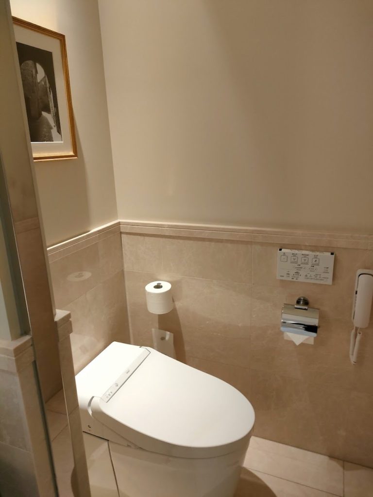 トイレ（パレスサイド）