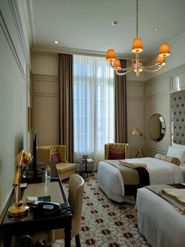 机やテレビの位置（パレスサイド）