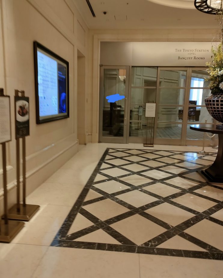 次の自動ドアは宴会場の入り口