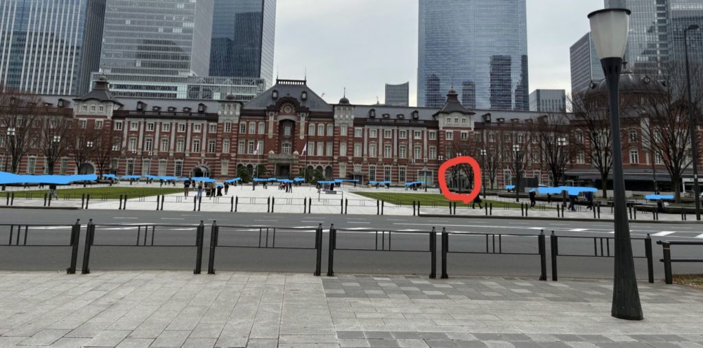 東京ステーションホテルの入口は丸の内方面から