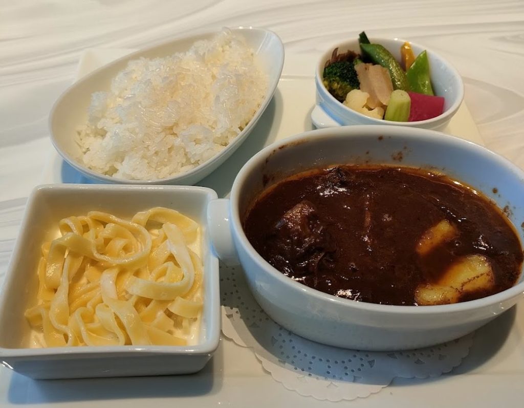 ホテル伝統のビーフシチュー 