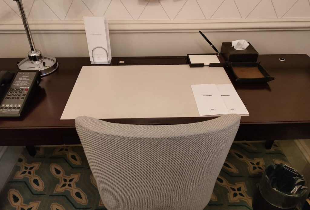 机（ドームサイド）