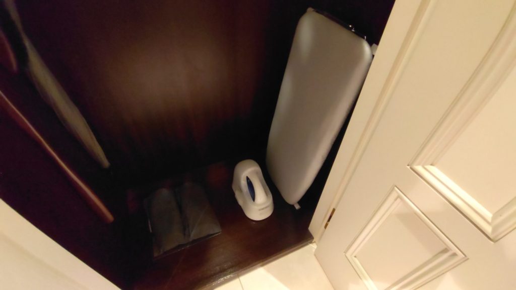 アイロン台とスリッパ（クラシック）