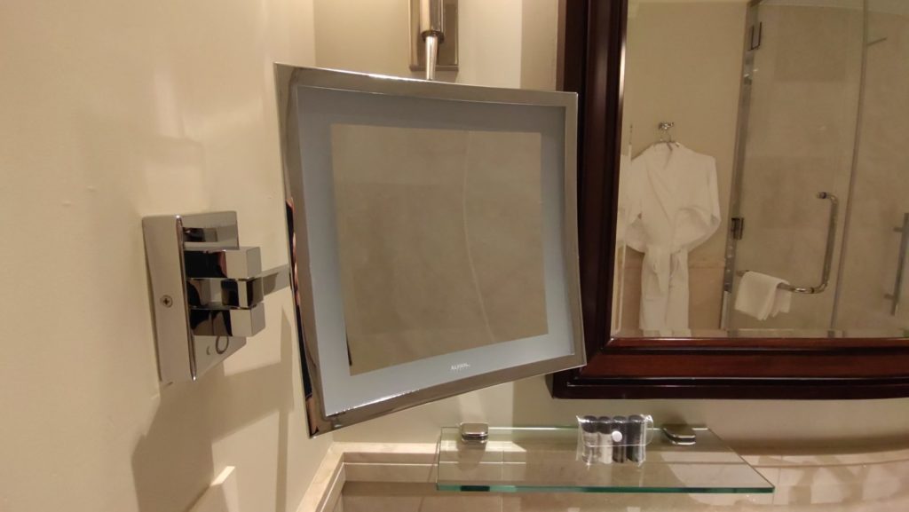 洗面台の拡大鏡（クラシック）