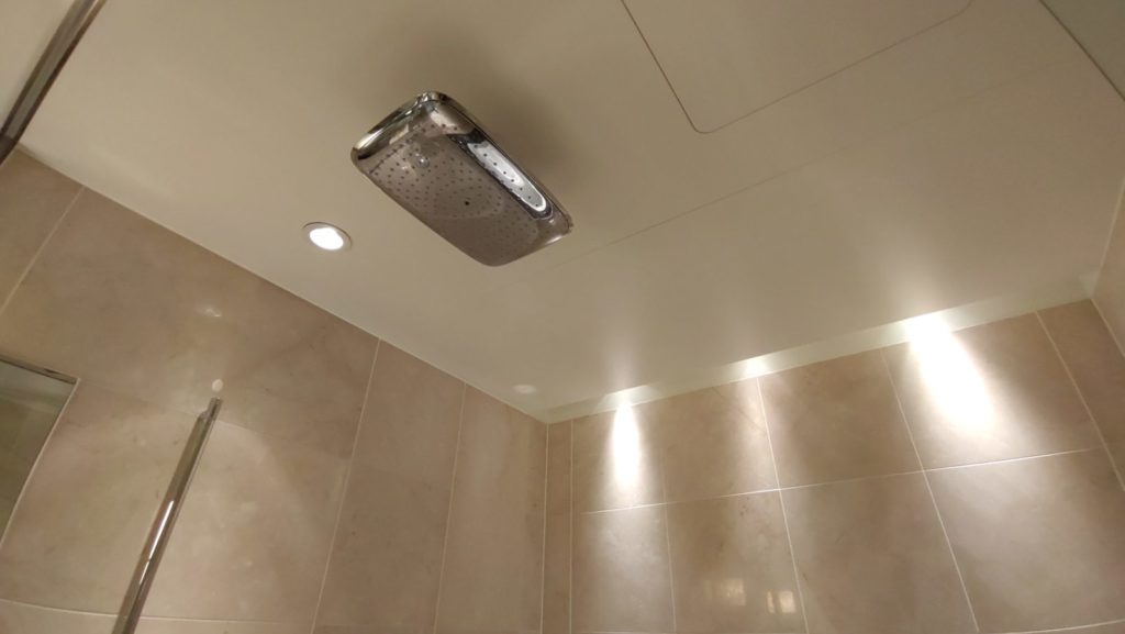 オーバーヘッドシャワー