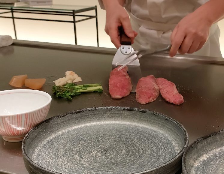 メインディッシュが焼かれ始める